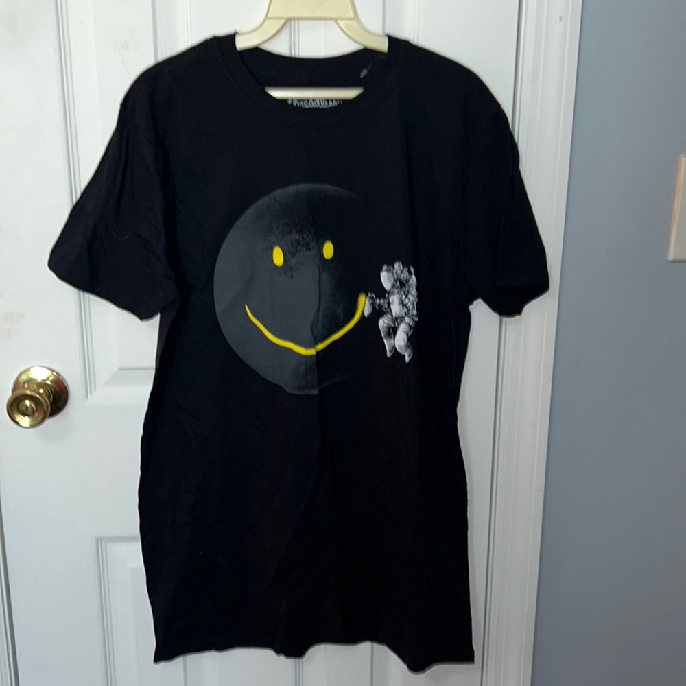 Threadless Men’s Black Short Sleeve shirt Sz Medium NWOT